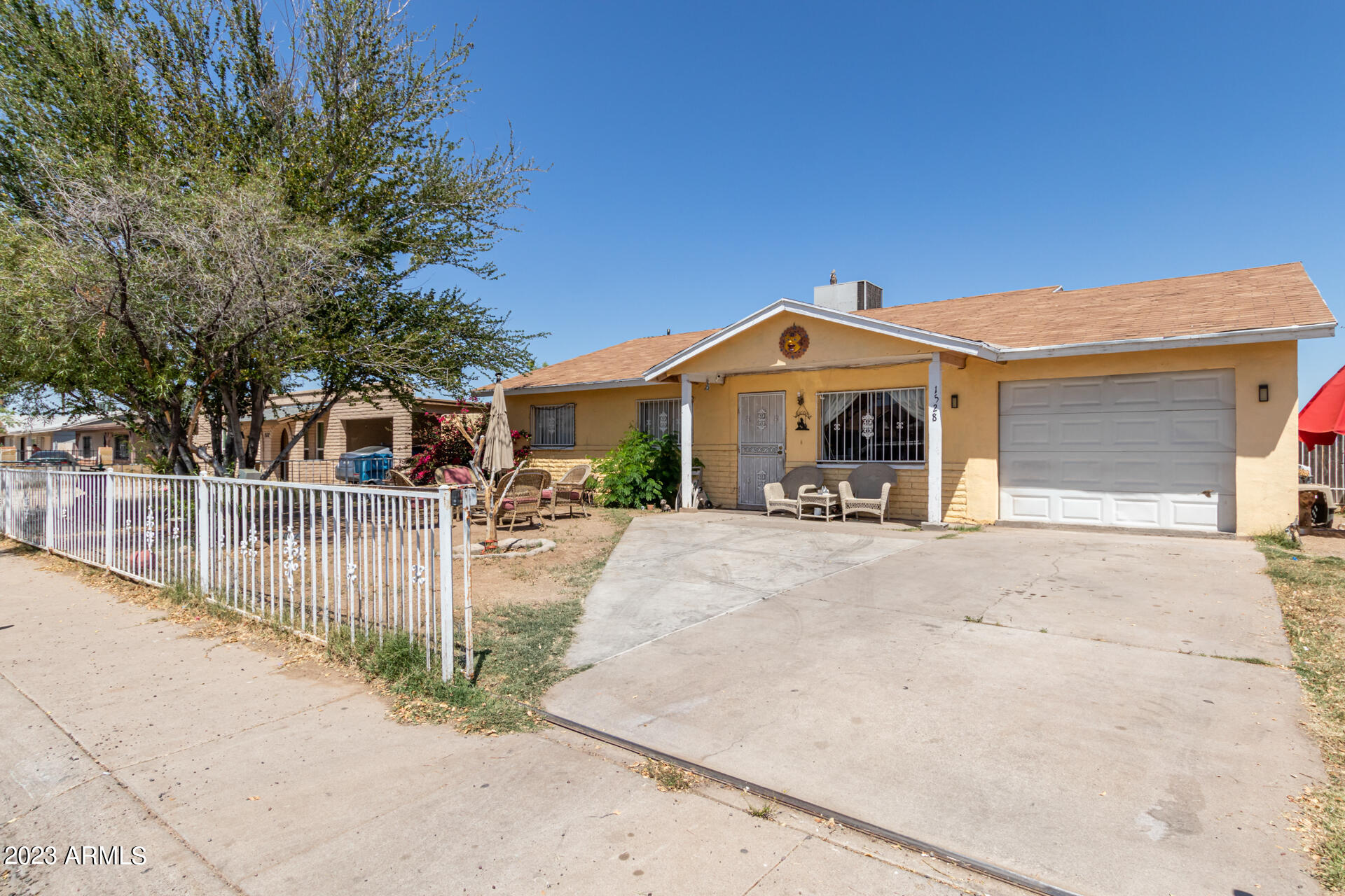 1528 West Carson Road Phoenix, AZ 85041 - Photo 3 of 24 03 - Carson