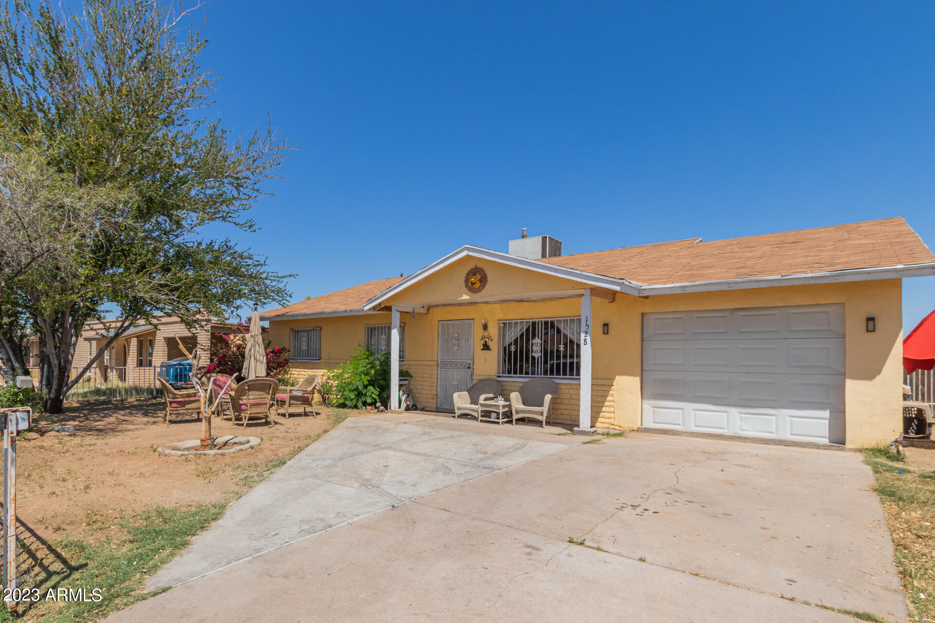 1528 West Carson Road Phoenix, AZ 85041 - Photo 4 of 24 04 - Carson