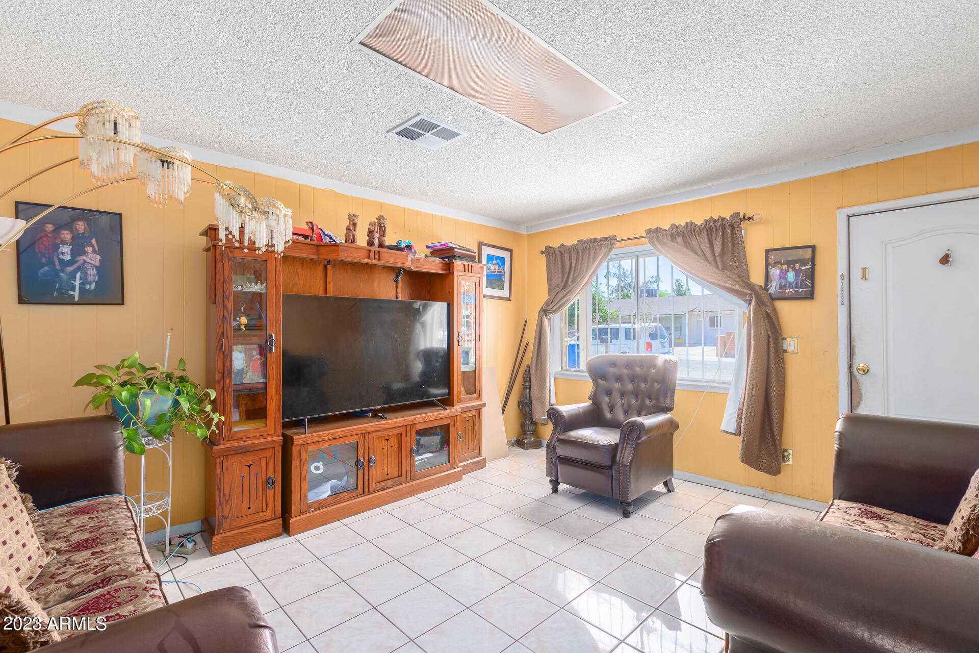 1528 West Carson Road Phoenix, AZ 85041 - Photo 7 of 24 07 - Carson