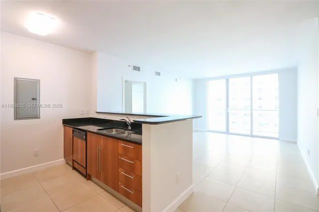 $3,900 | 335 South Biscayne Boulevard, Unit 2708, Miami, FL 33131