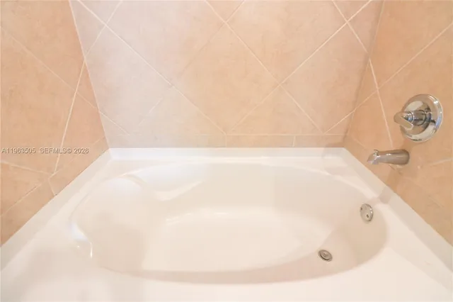 $3,900 | 335 South Biscayne Boulevard, Unit 2708, Miami, FL 33131