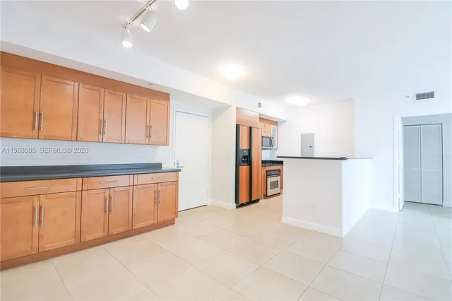 $3,900 | 335 South Biscayne Boulevard, Unit 2708, Miami, FL 33131