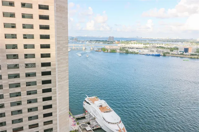 $3,900 | 335 South Biscayne Boulevard, Unit 2708, Miami, FL 33131