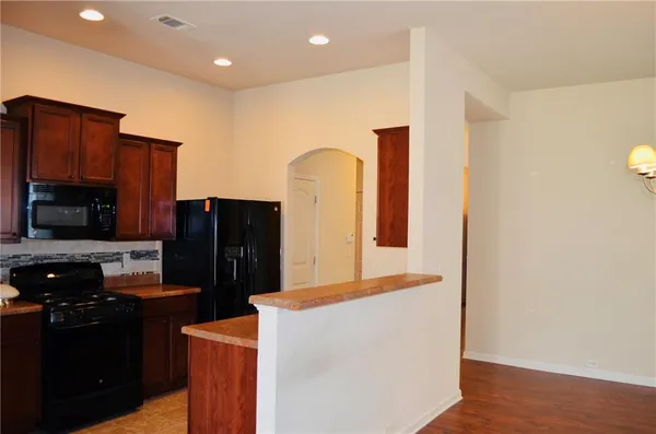 $1,950 | 7931 Bluefin Trail, Union City, GA 30291