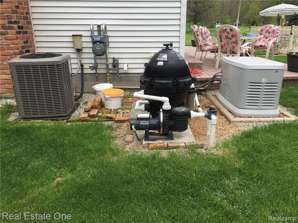 10235 Hadley Road Clarkston, MI 48348 - Photo 16 of 21 NEW POOL WORKS AND A/C