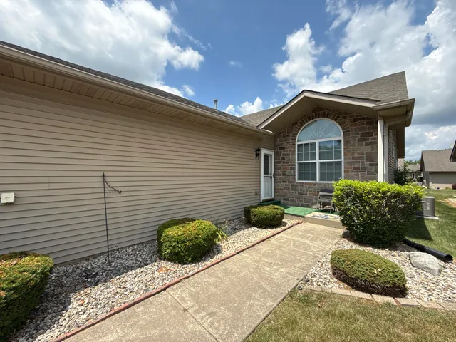 $284,000 | 340 Cochran Drive, Crown Point, IN 46307