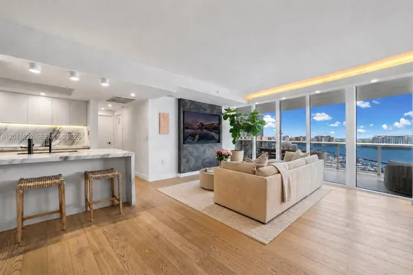 $18,500 | 400 Alton Road, Unit 1206, Miami Beach, FL 33139