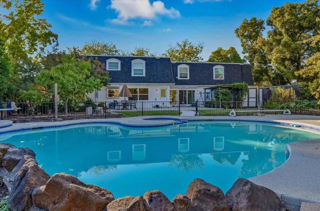 $999,999 | 2727 Lacy Lane, Sacramento, CA 95821