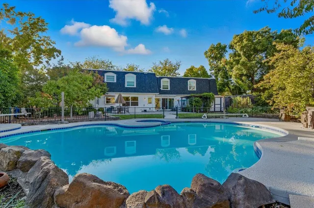 $999,999 | 2727 Lacy Lane, Sacramento, CA 95821