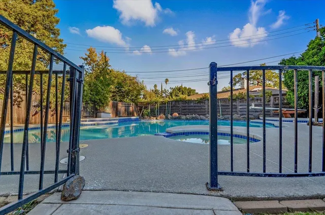 $999,999 | 2727 Lacy Lane, Sacramento, CA 95821