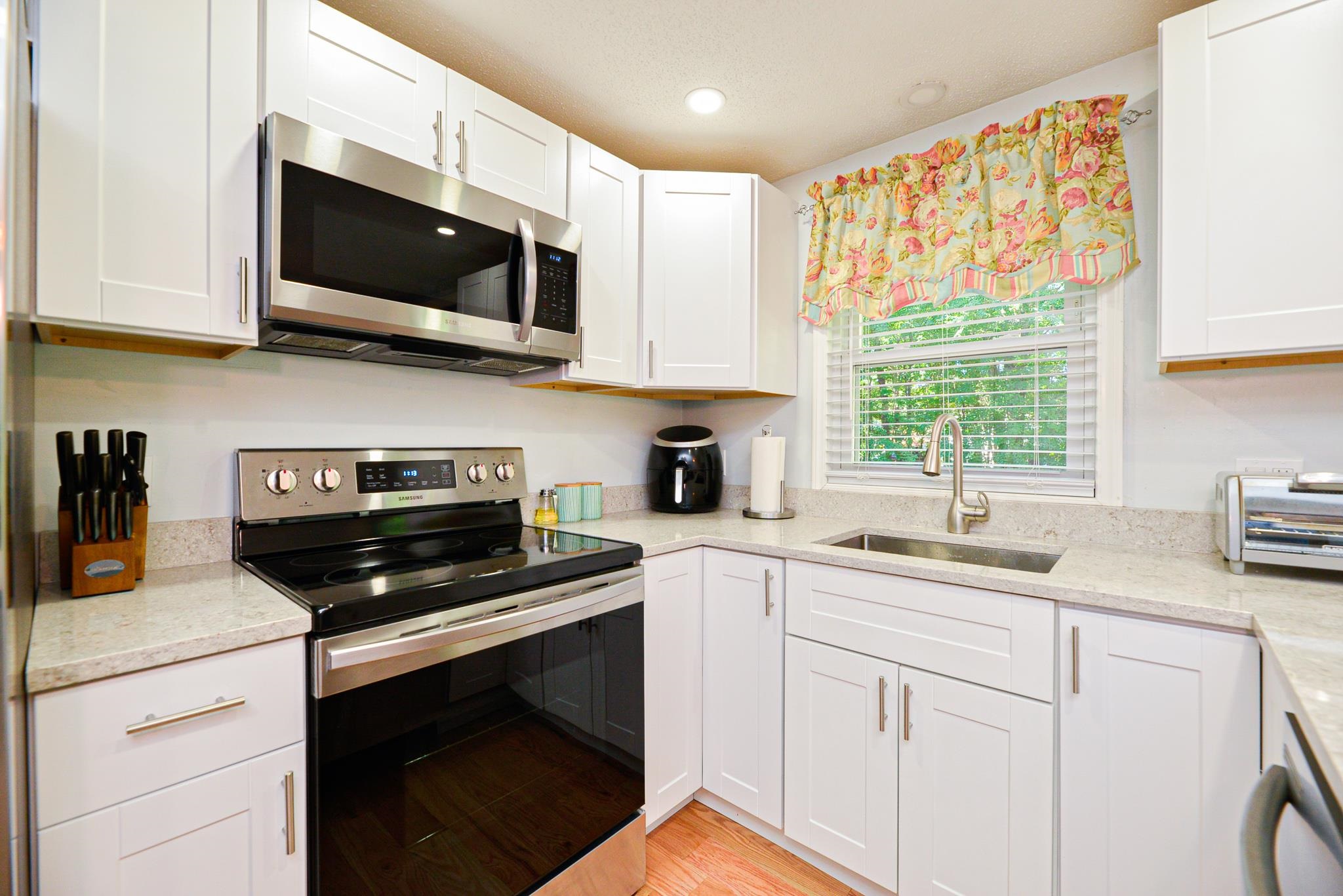 29 Derryfield Road, Unit R Derry, NH 03038 - Photo 7 of 37
