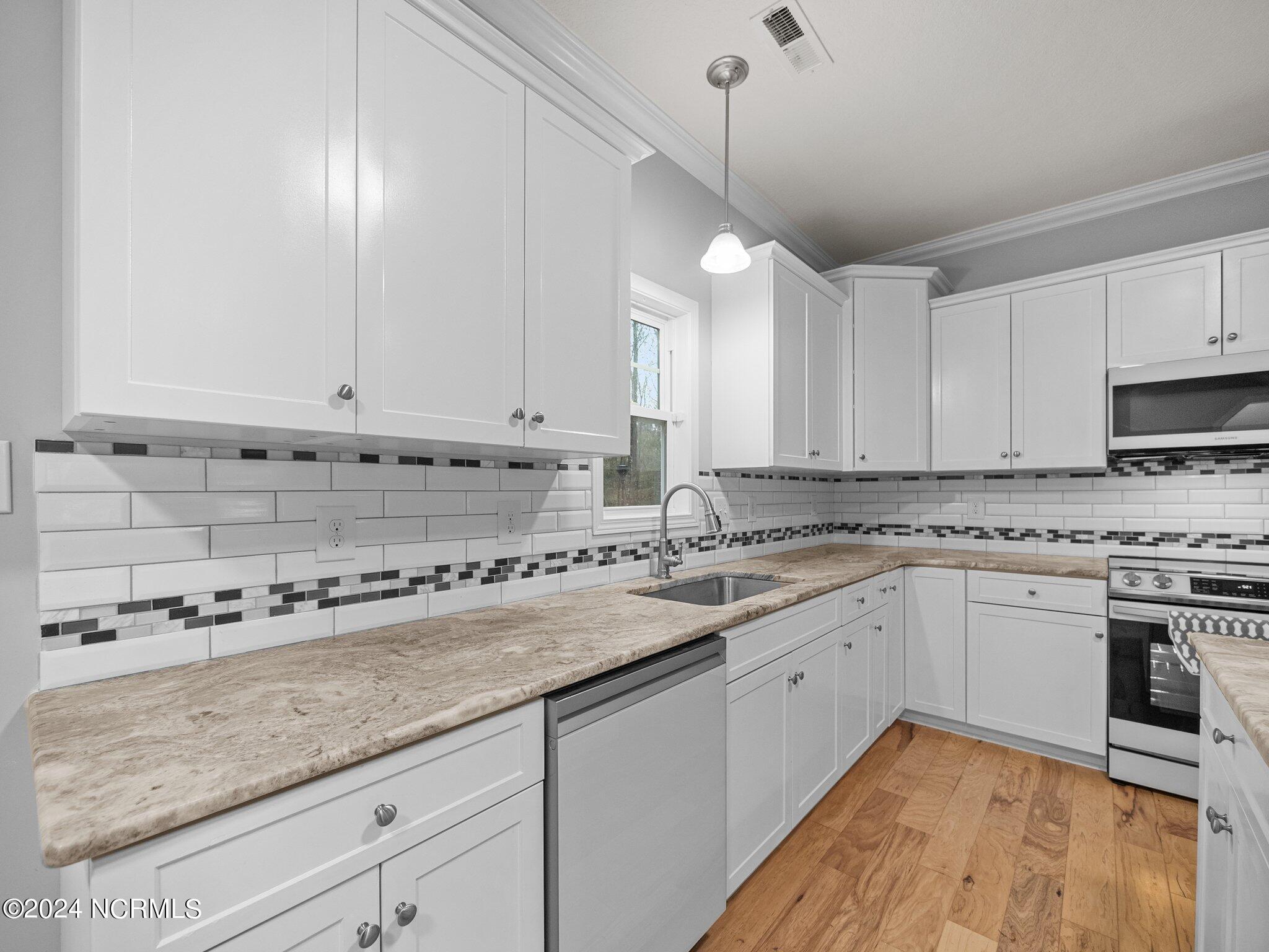 309 South Windy Ridge Road Hubert, NC 28539 - Photo 11 of 52 Kitchen