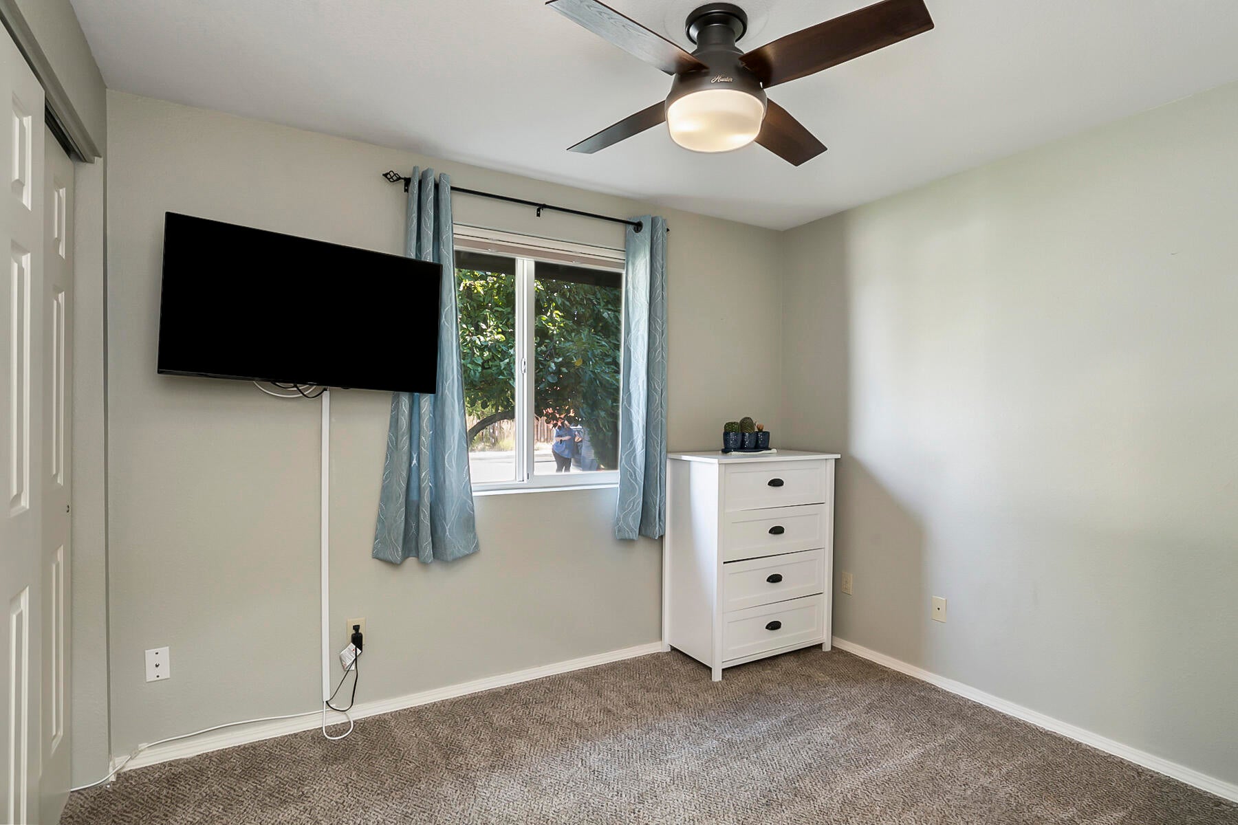 2271 Southwest 33rd Street Redmond, OR 97756 - Photo 18 of 31 Guest bedroom