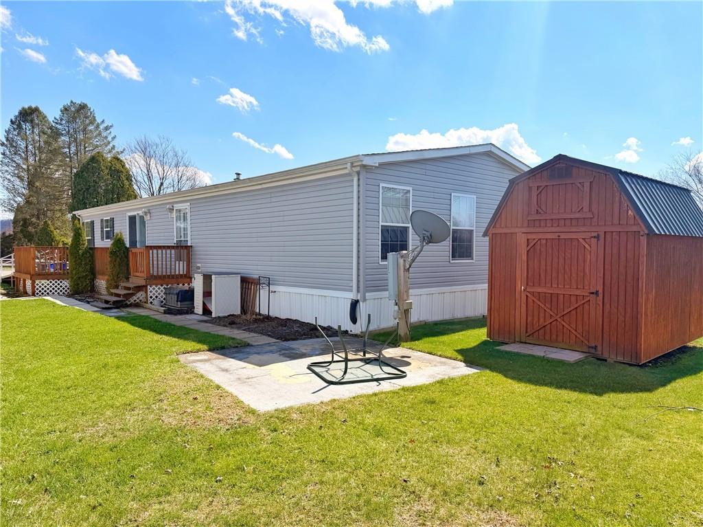 137 York Road Cranberry Township, PA 16066 - Photo 41 of 44 a view of a backyard with table and chairs with wooden fence and plants