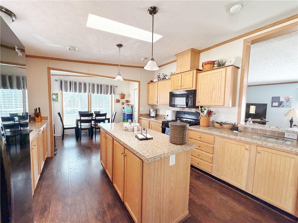 137 York Road Cranberry Township, PA 16066 - Photo 10 of 44 a kitchen with sink stove and cabinets