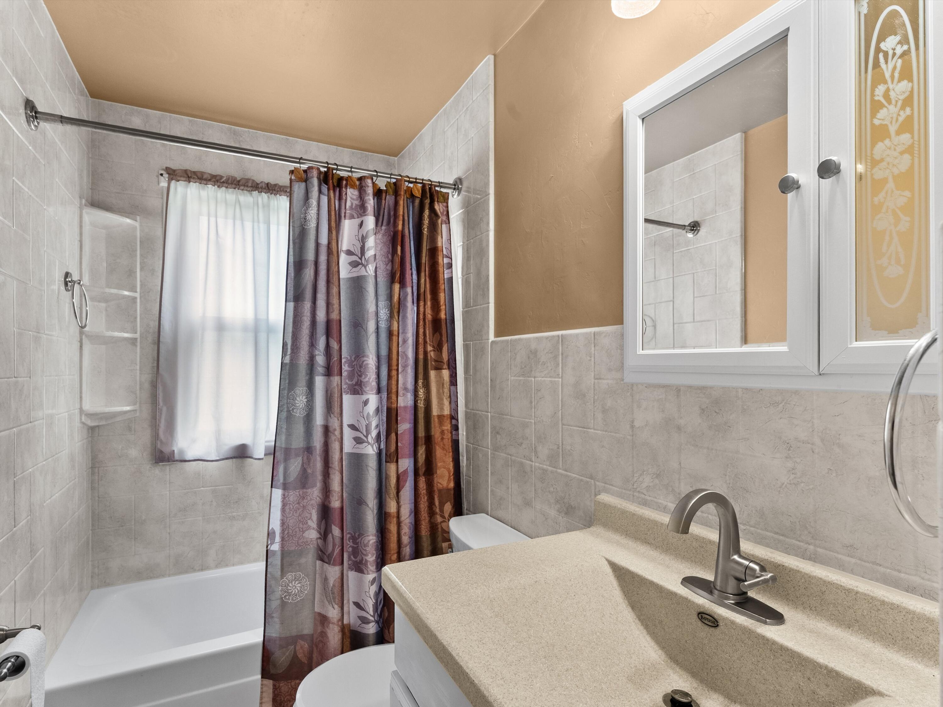 2332 37th Street Two Rivers, WI 54241 - Photo 8 of 26 06-006_3067686_02200