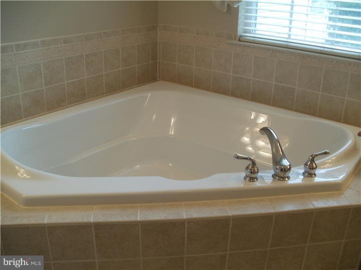 51 Warwick Road Princeton Junction, NJ 08550 - Photo 12 of 18