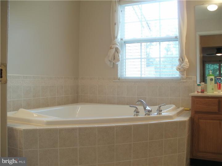 51 Warwick Road Princeton Junction, NJ 08550 - Photo 13 of 18