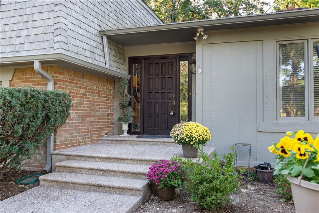 8950 Shagbark Road Indianapolis, IN 46260 - Photo 2 of 24 Gallery Image 2
