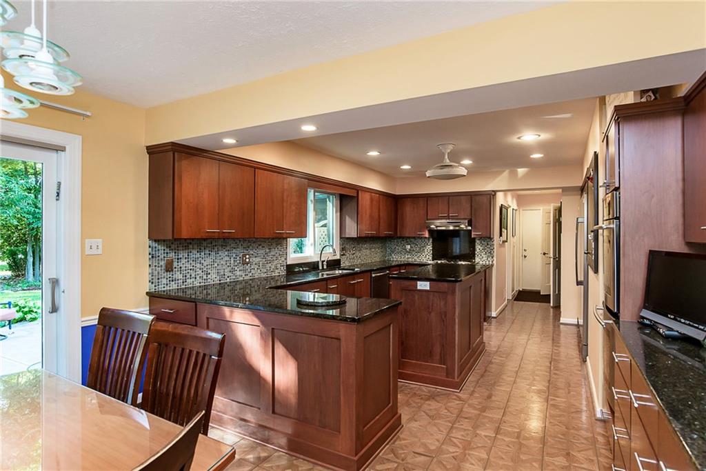 8950 Shagbark Road Indianapolis, IN 46260 - Photo 4 of 24 Gallery Image 4