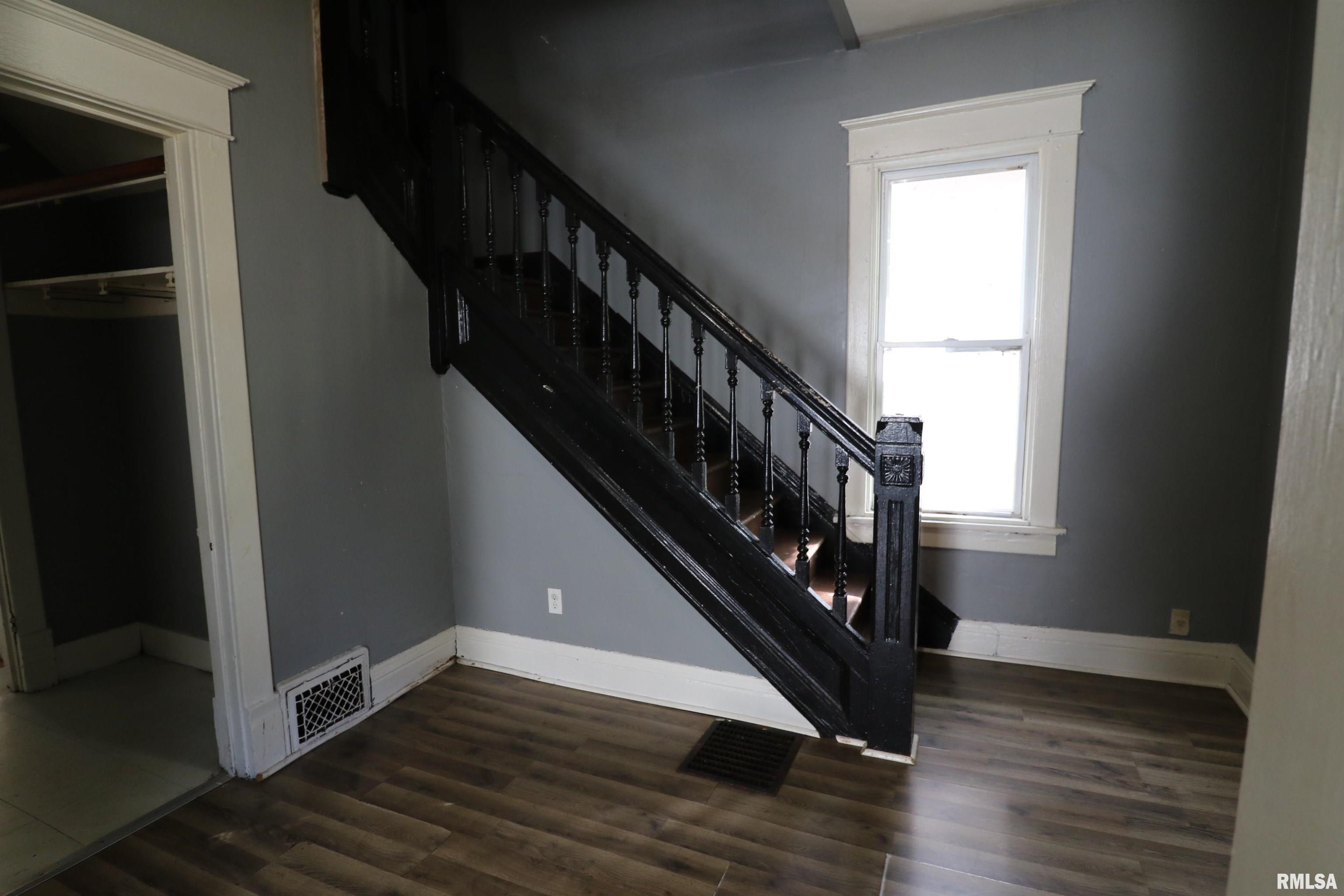 1710 North Machin Avenue Peoria, IL 61604 - Photo 2 of 17