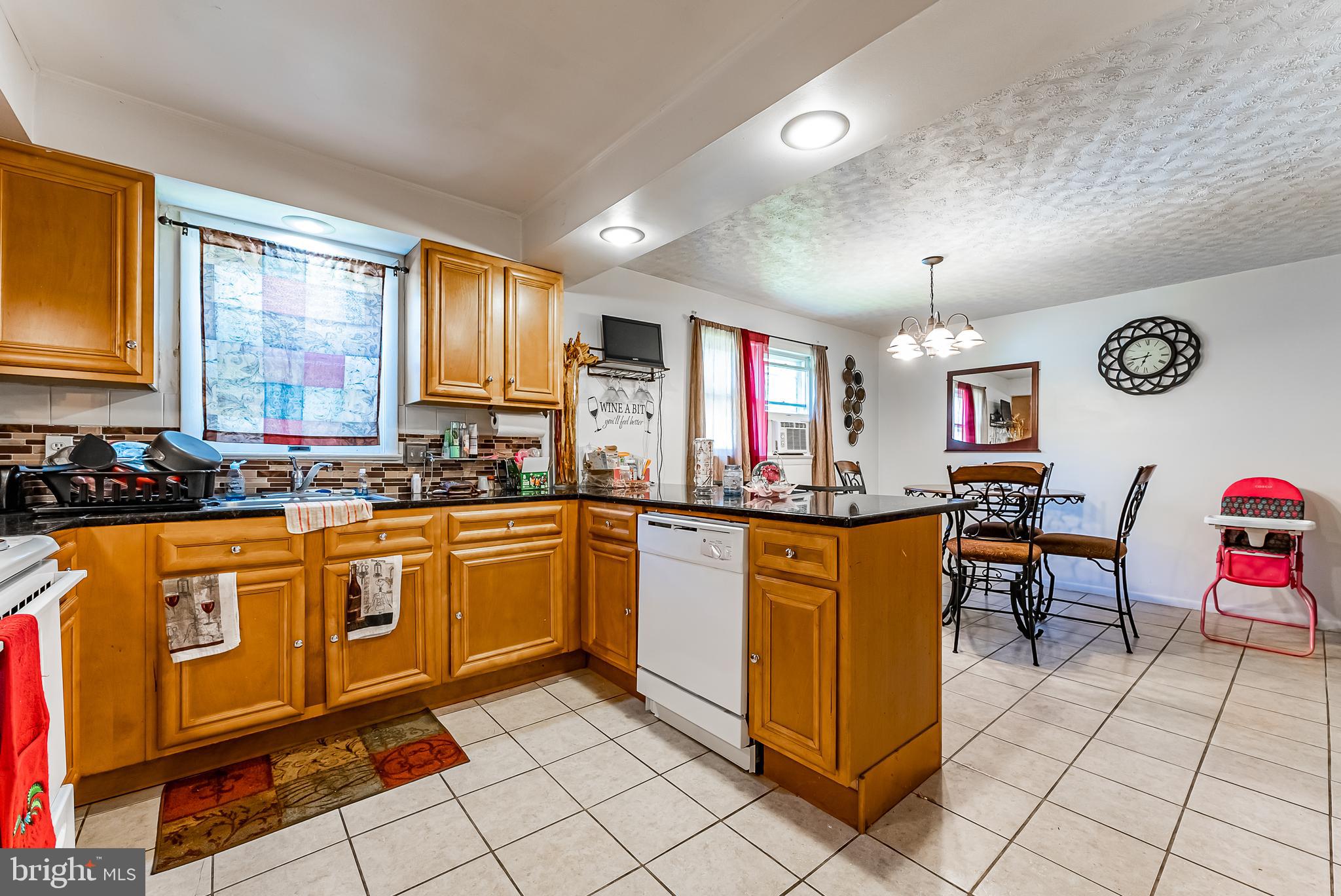 1393 North Valley Road Pottstown, PA 19464 - Photo 12 of 25 Enjoy eating at the breakfast bar too!