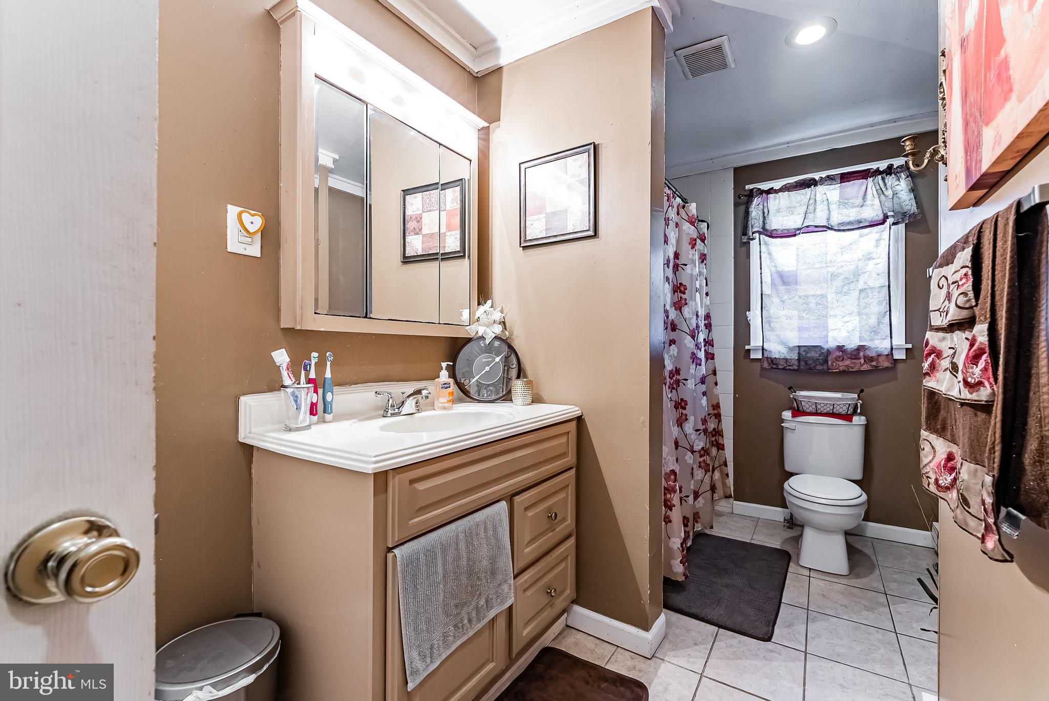1393 North Valley Road Pottstown, PA 19464 - Photo 14 of 25 Upstairs full bath with tile and tub shower!