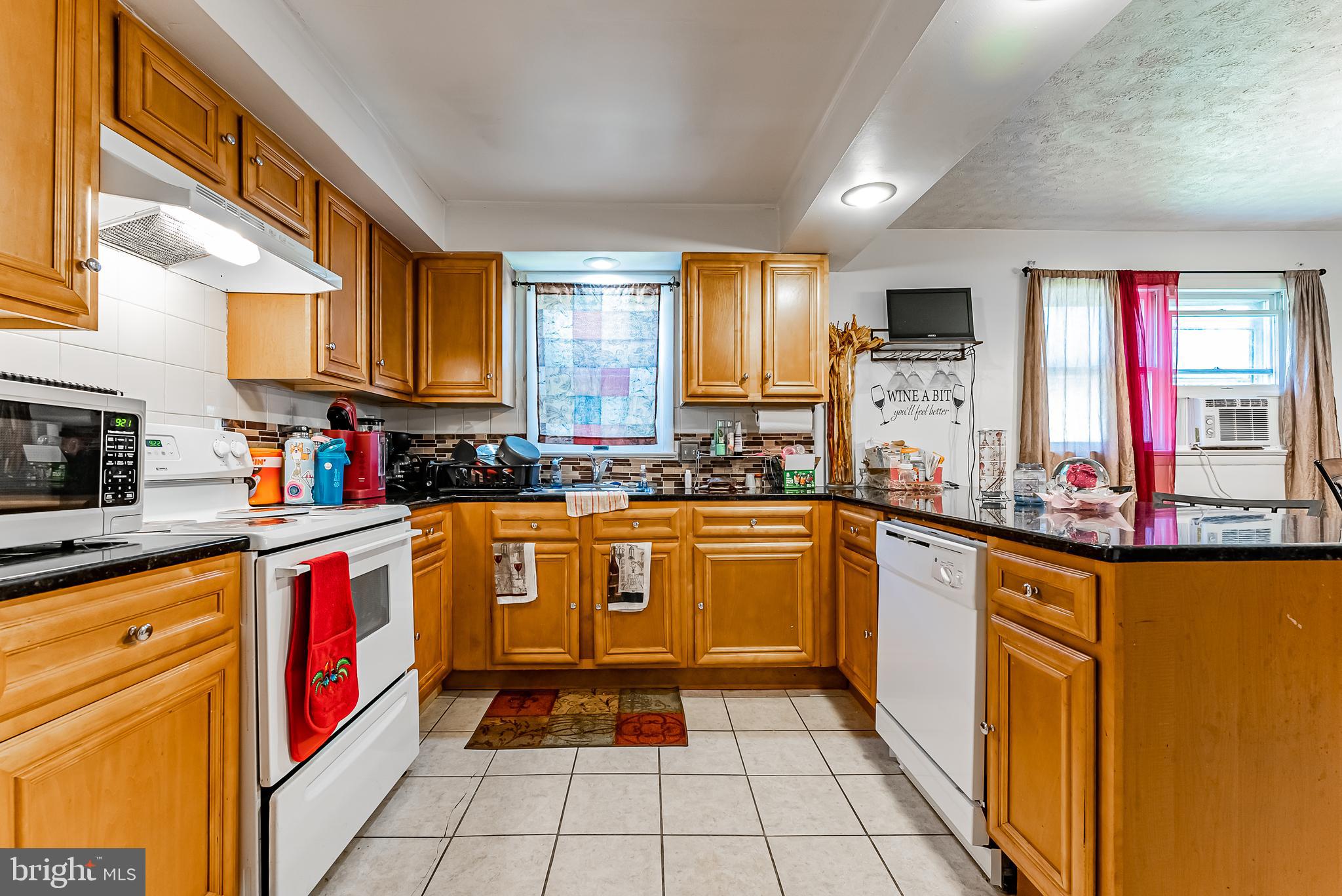 1393 North Valley Road Pottstown, PA 19464 - Photo 9 of 25 Kitchen with granite counter tops