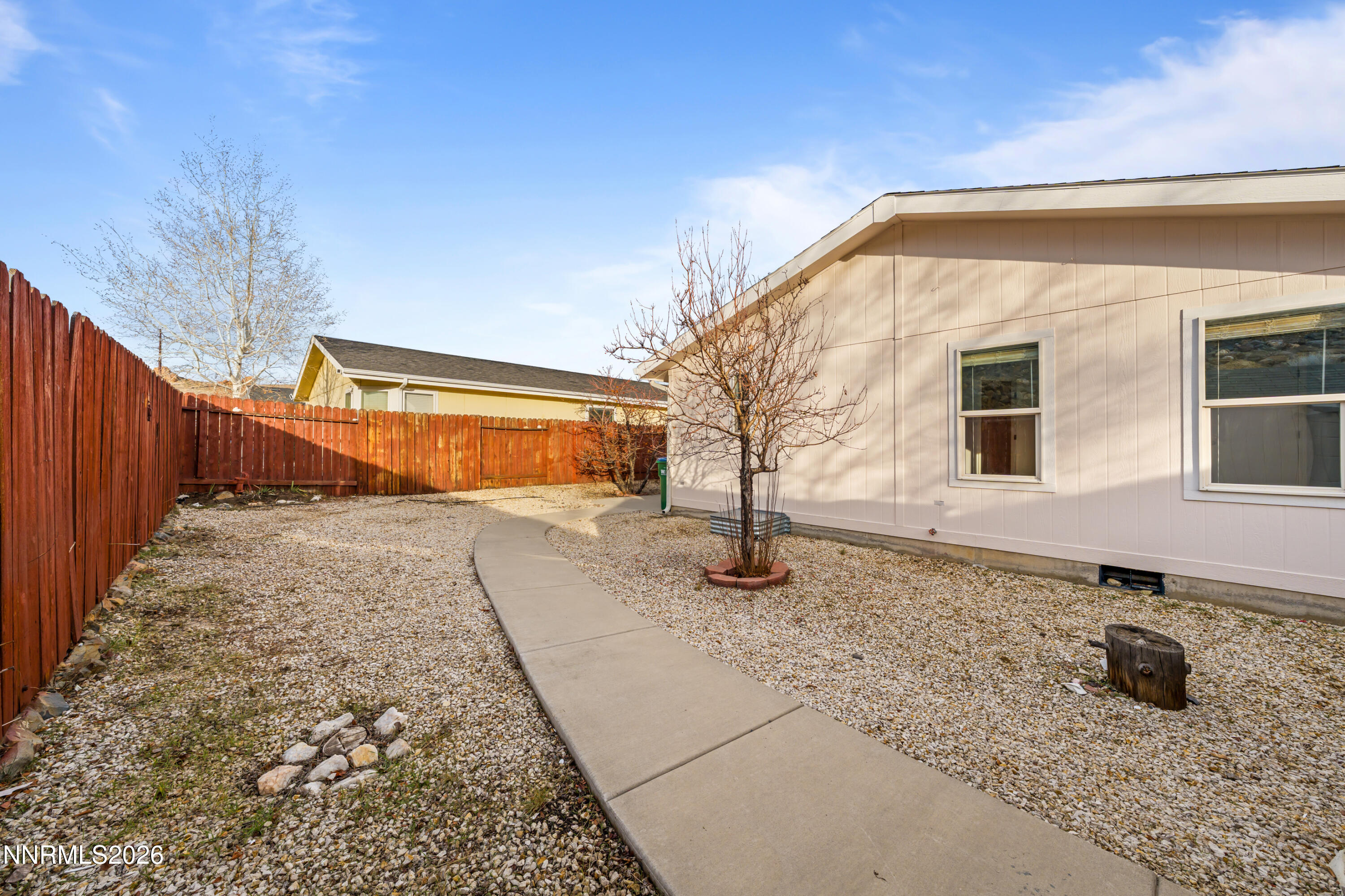 5277 Mt Dana Drive Reno, NV 89506 - Photo 34 of 49 a backyard of a house