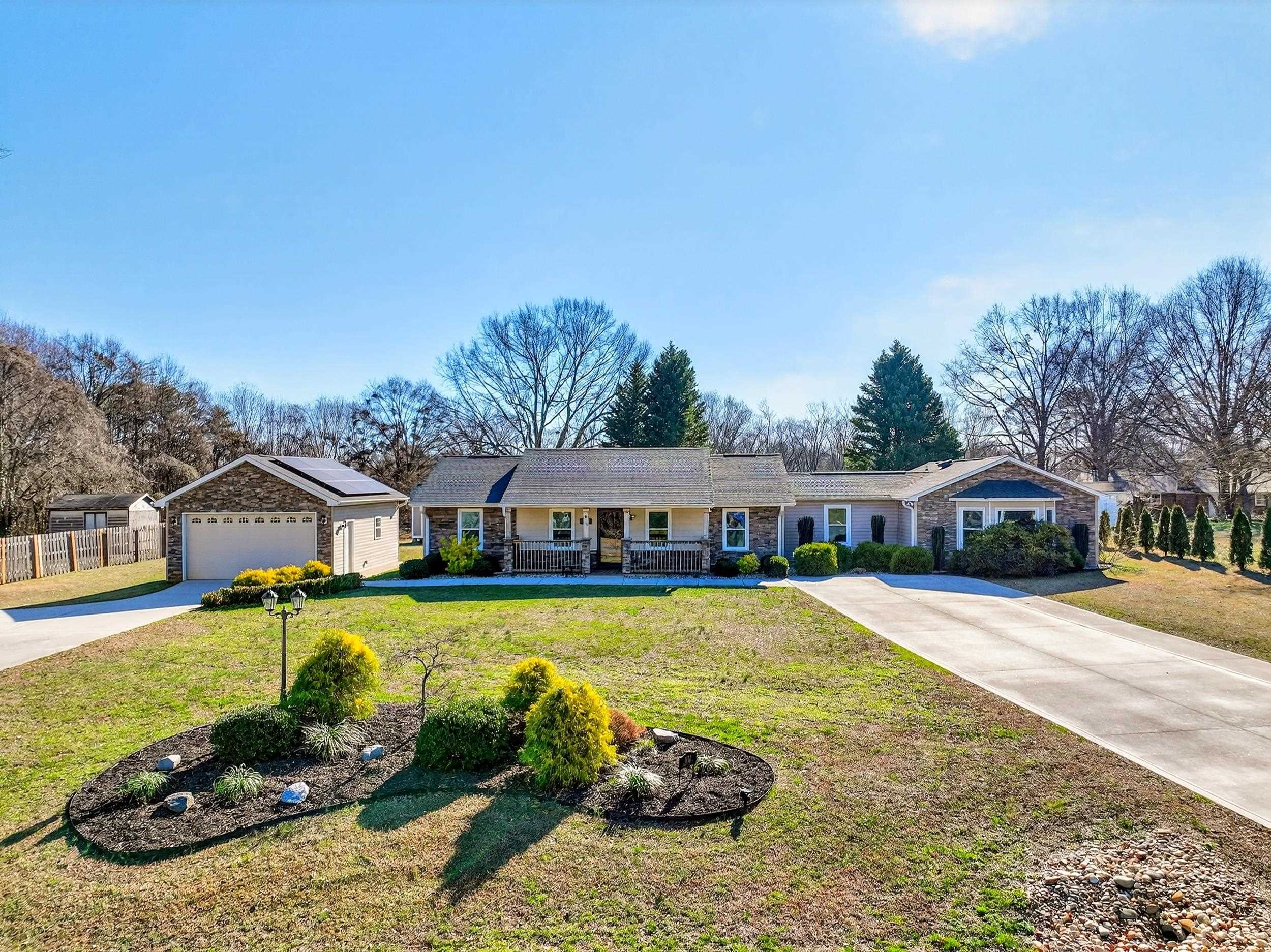 1012 Berry Drive Boiling Springs, SC 29316 - Photo 2 of 34