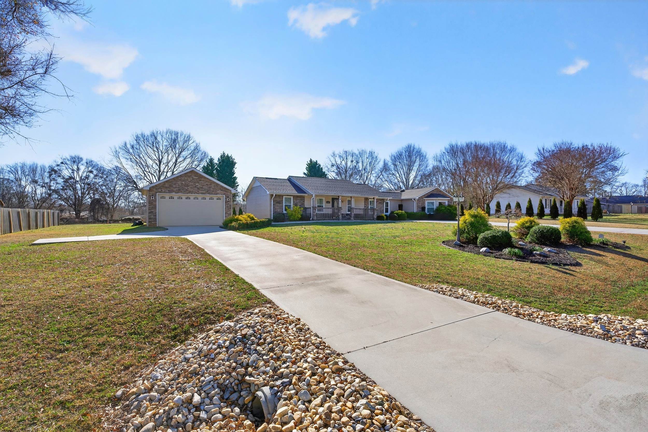 1012 Berry Drive Boiling Springs, SC 29316 - Photo 3 of 34