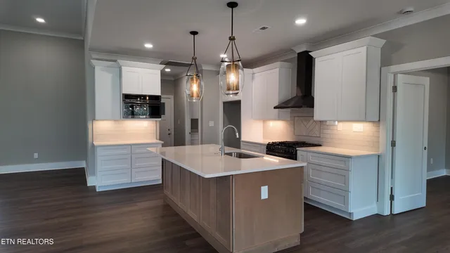 $749,900 | 301 Seminole Trace, Loudon, TN 37774