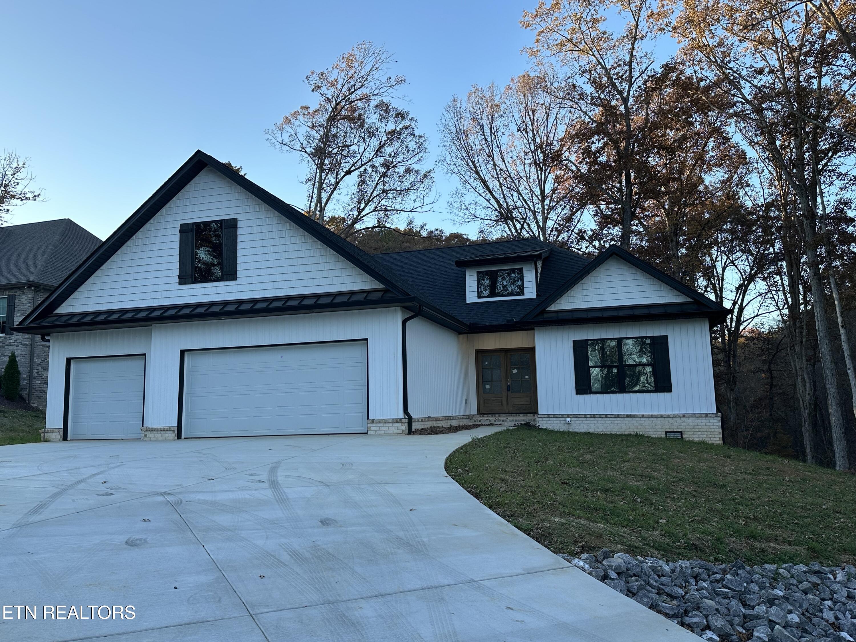 301 Seminole Trace Loudon, TN 37774 - Photo 2 of 42 IMG_3034