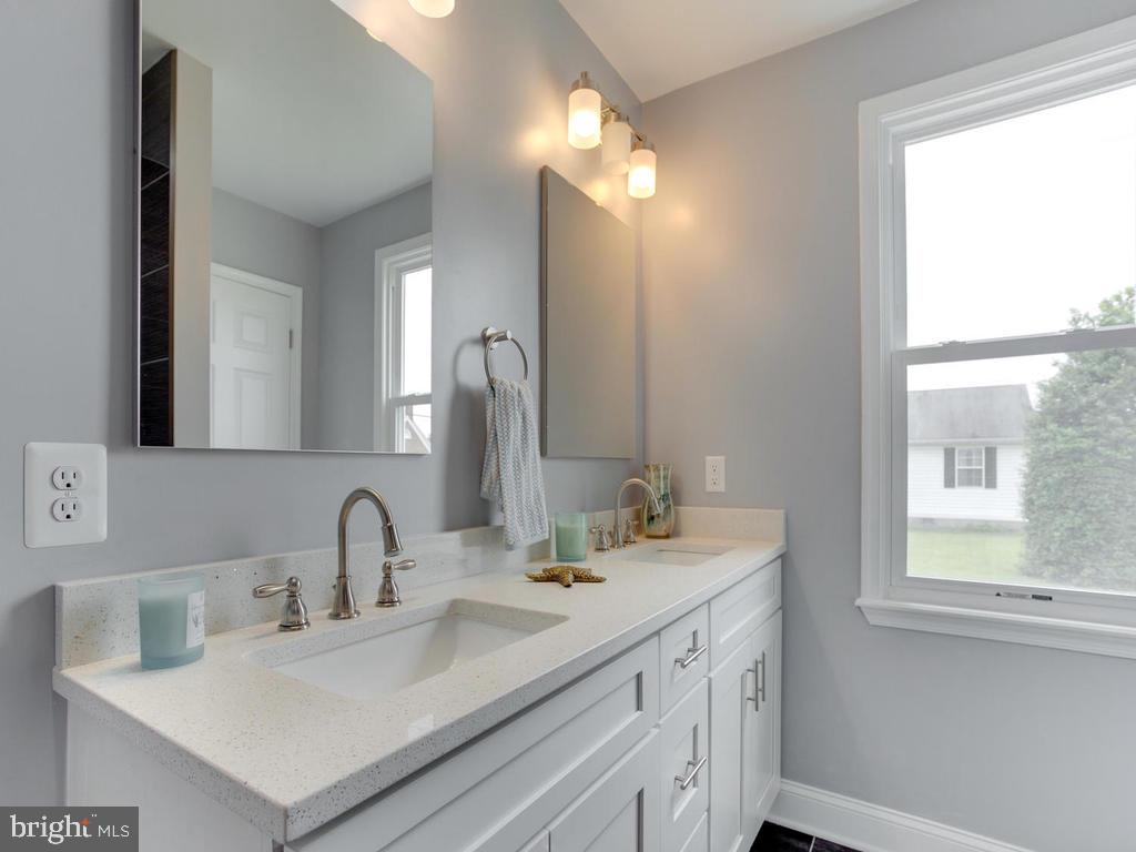 21 Homeland Road Pasadena, MD 21122 - Photo 11 of 41 Owners Suite bathroom