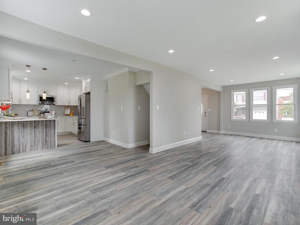 21 Homeland Road Pasadena, MD 21122 - Photo 16 of 41 Dining/kitchen