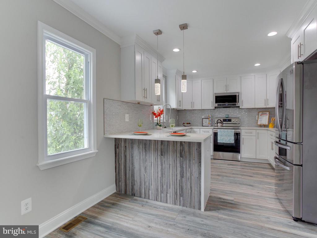 21 Homeland Road Pasadena, MD 21122 - Photo 18 of 41 Kitchen