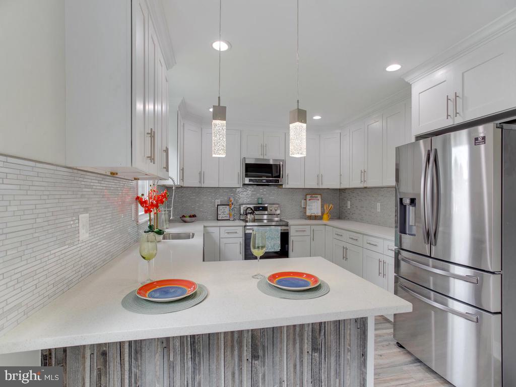 21 Homeland Road Pasadena, MD 21122 - Photo 19 of 41 Kitchen