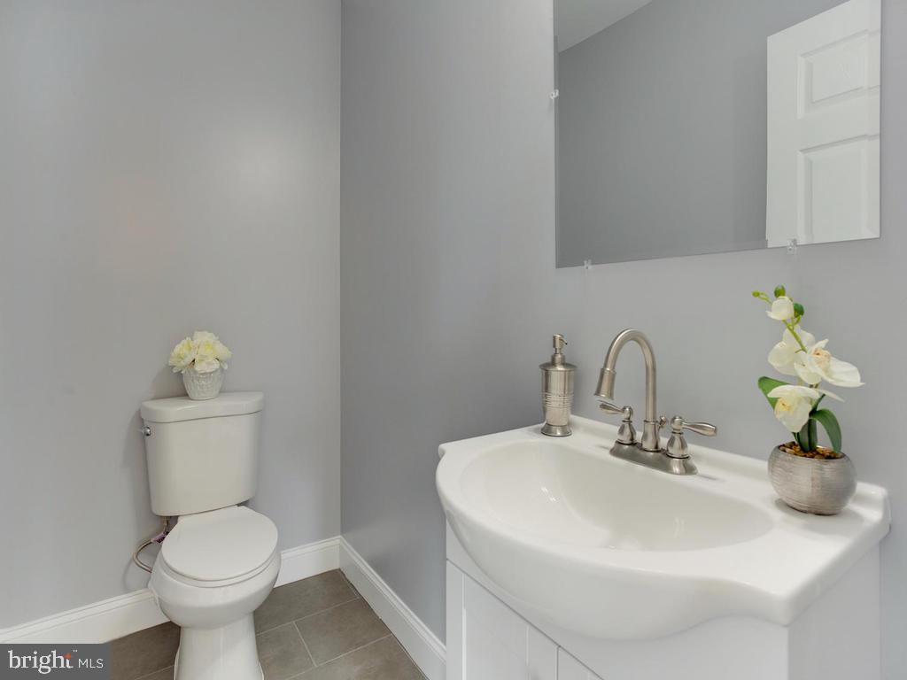 21 Homeland Road Pasadena, MD 21122 - Photo 5 of 41 Powder Room