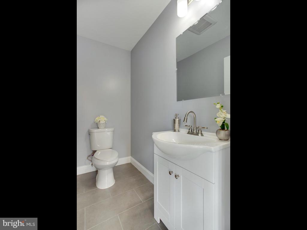 21 Homeland Road Pasadena, MD 21122 - Photo 6 of 41 Powder Room