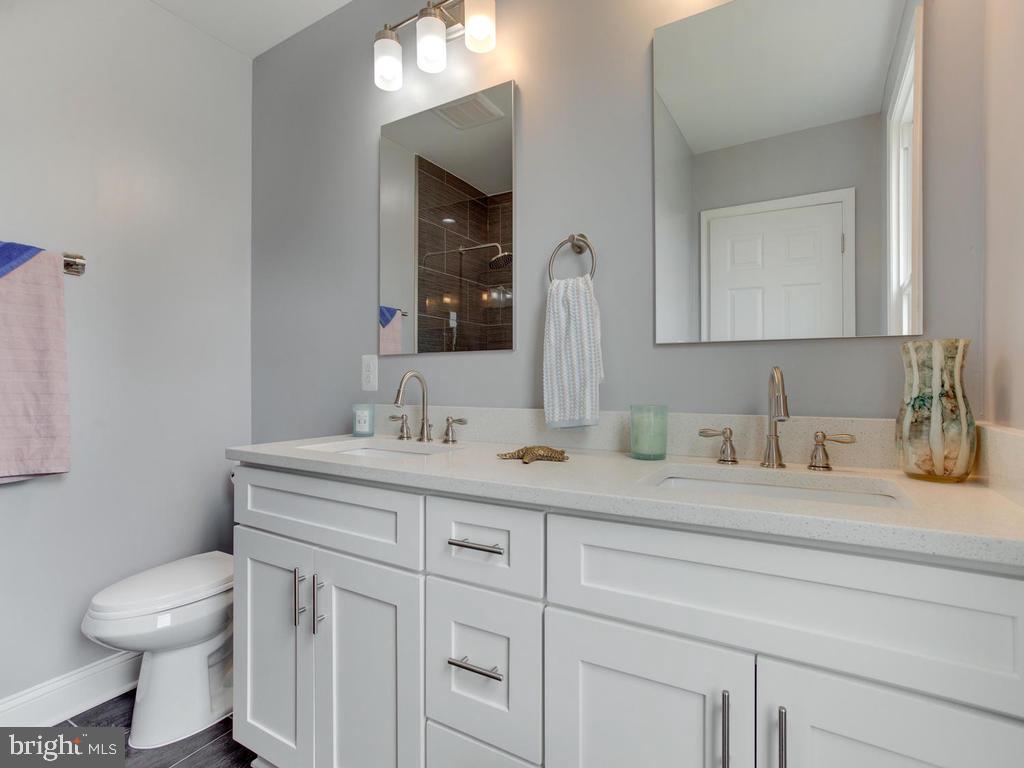 21 Homeland Road Pasadena, MD 21122 - Photo 10 of 41 Owners en Suite Bathroom