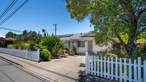 $685,000 | 1801 Corby Avenue, Santa Rosa, CA 95407