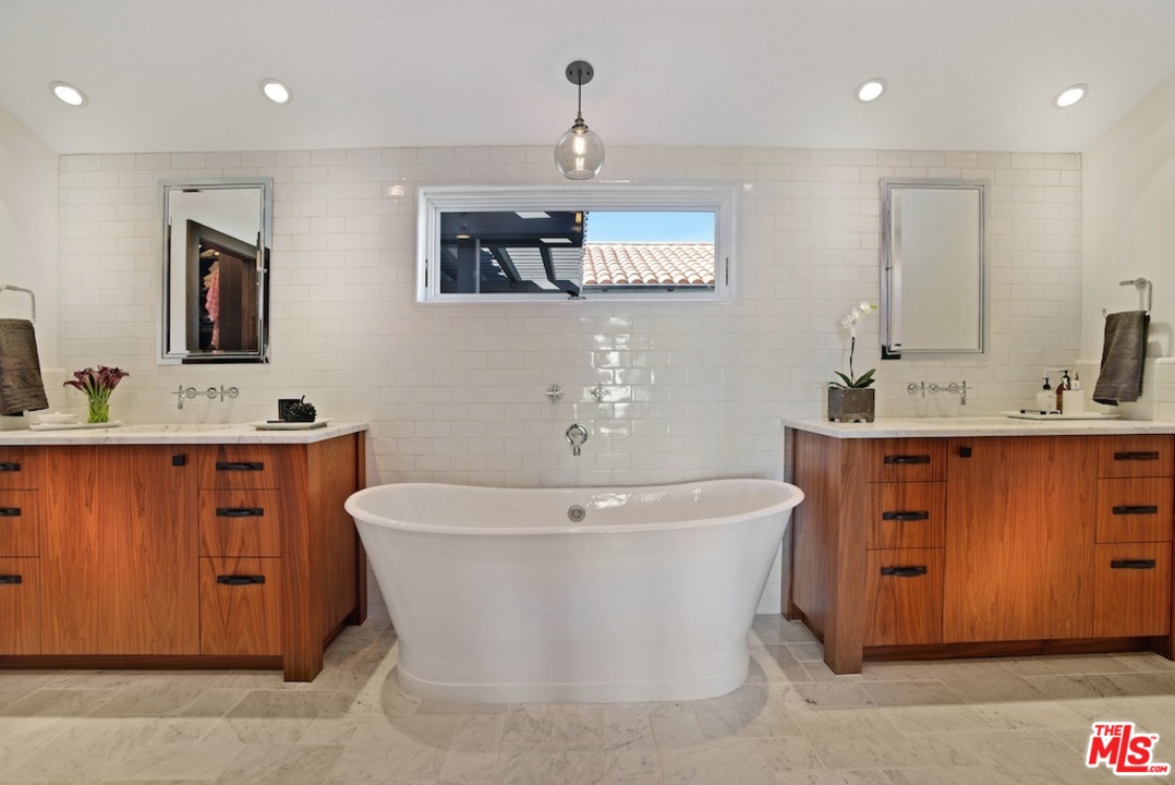 1409 Schueren Road Malibu, CA 90265 - Photo 11 of 19