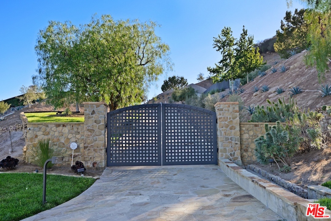 1409 Schueren Road Malibu, CA 90265 - Photo 19 of 19