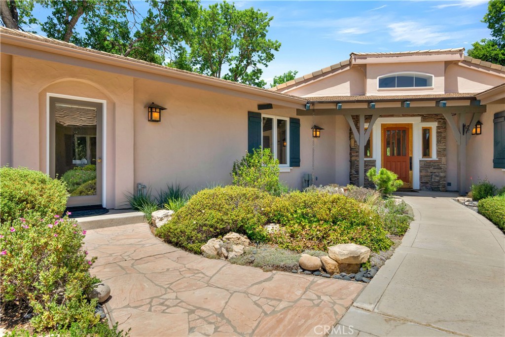 117 Frontier Way Templeton, CA 93465 - Photo 11 of 60 a front view of a house with garden