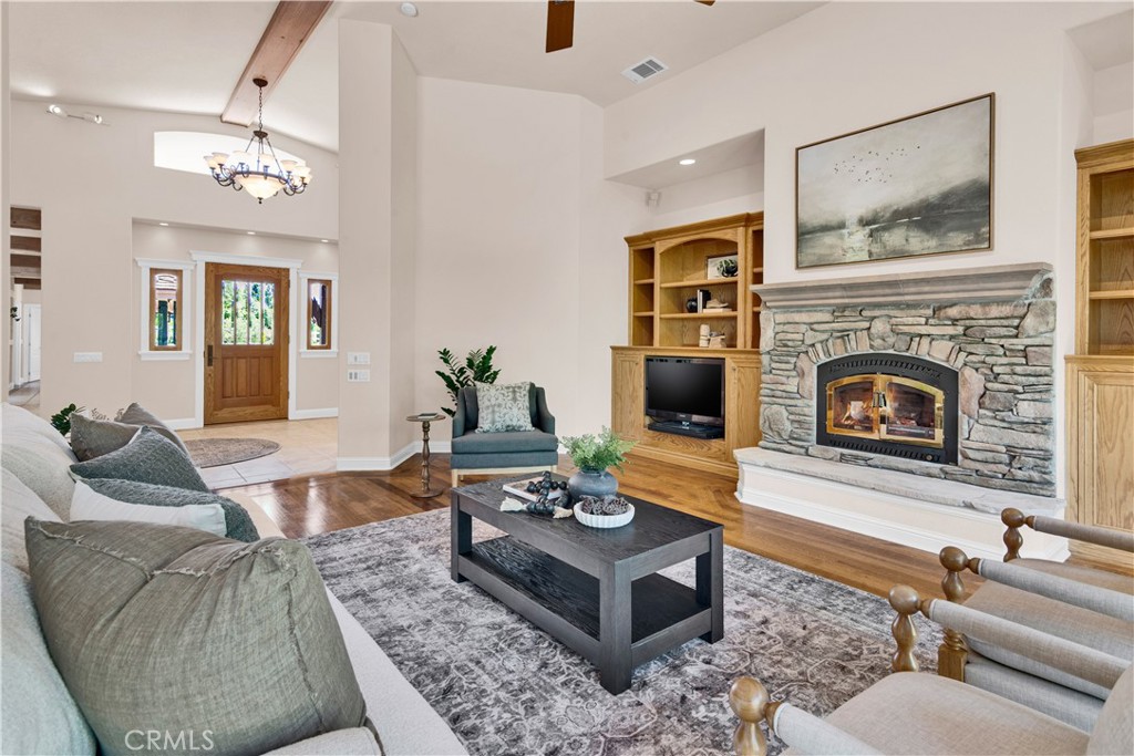 117 Frontier Way Templeton, CA 93465 - Photo 13 of 57 Living Room