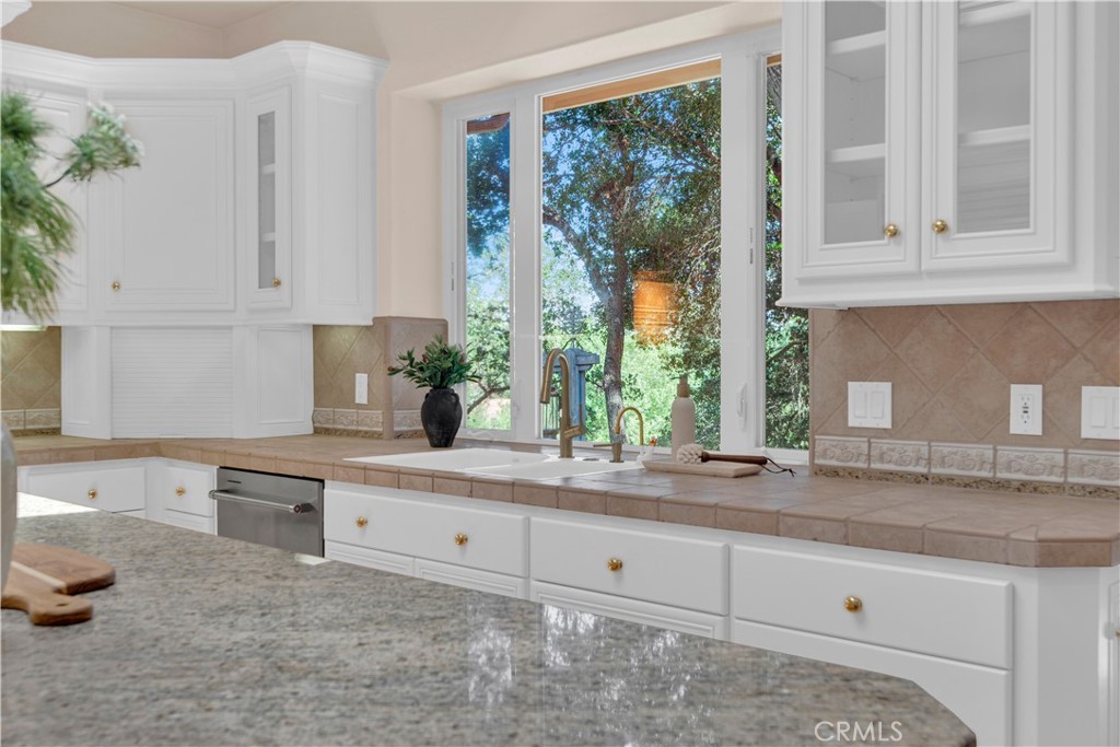 117 Frontier Way Templeton, CA 93465 - Photo 19 of 57 Kitchen