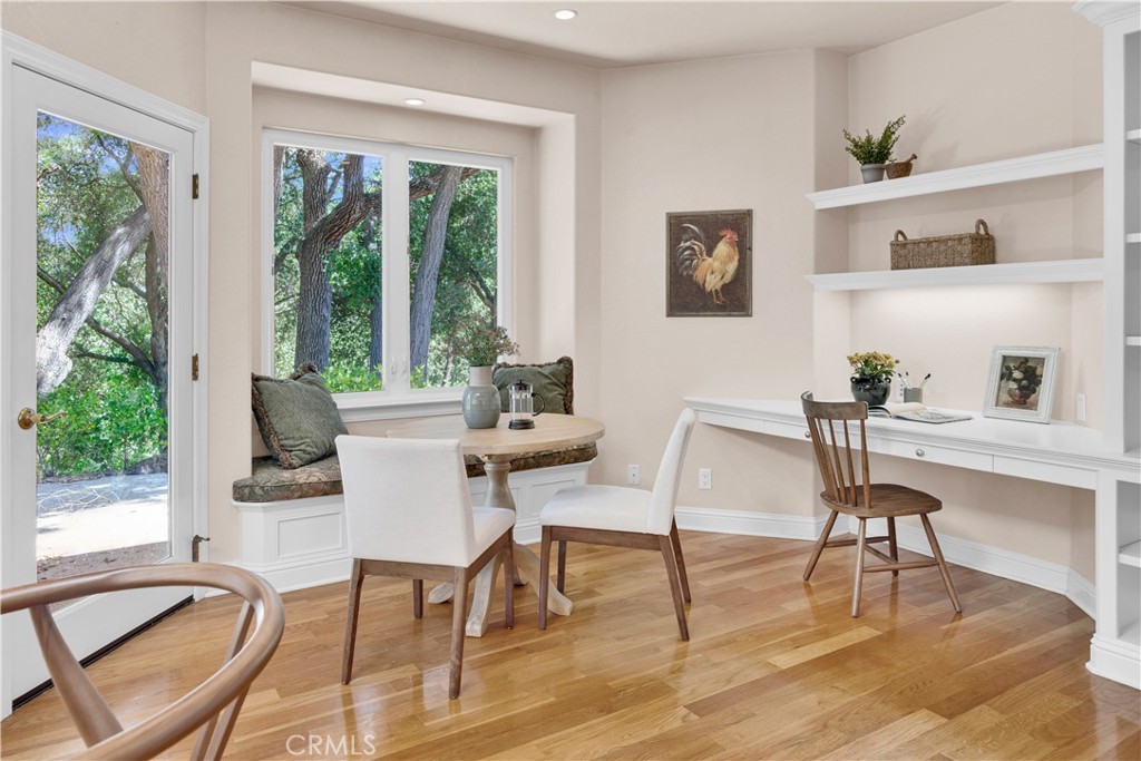 117 Frontier Way Templeton, CA 93465 - Photo 21 of 57 Kitchen dinette