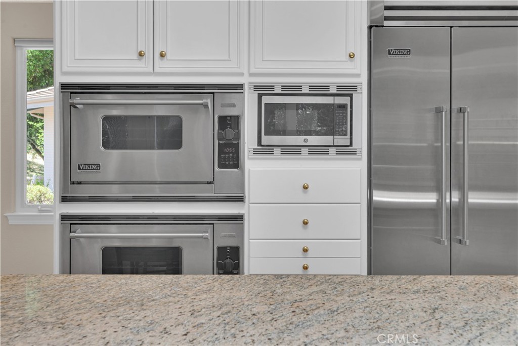 117 Frontier Way Templeton, CA 93465 - Photo 23 of 60 a stove top oven sitting inside of a kitchen