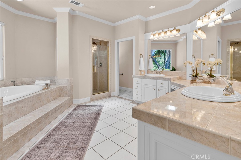 117 Frontier Way Templeton, CA 93465 - Photo 29 of 57 Master bathroom