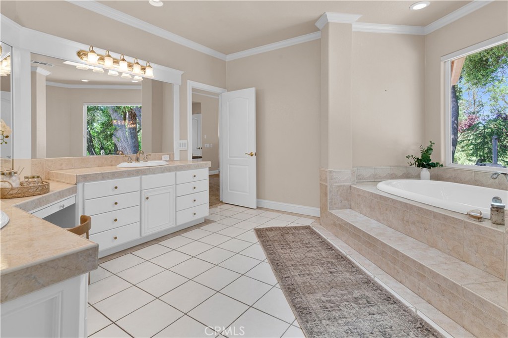 117 Frontier Way Templeton, CA 93465 - Photo 30 of 57 Master bathroom